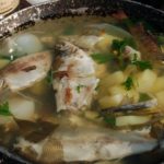 Die Fischsuppe aus der Steinzeit wurde schon vor tausenden Jahren gekocht. Und noch heute kommt sie in vielen Haushalten auf den Tisch!