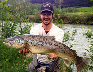 Diese 71er Bachforelle von Andreas Gutbrod erlag dem Charme einer Jigfliege. © www.fischwasser.com