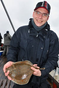 Dominik Liebenau mit schöner Scholle, gefangen beim zweiten Quantum Sea Team Butt Cup. © www.zebco-europe.com