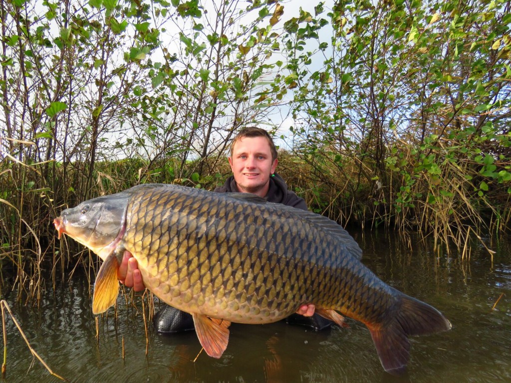 Dennis Janssen mit seinem Traum-Schuppi aus einem holländischen Baggersee. © D. Janssen