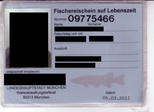 Beginnt die Formularnummer, von links aus gesehen, mit 09, handelt es sich um eine Fälschung.