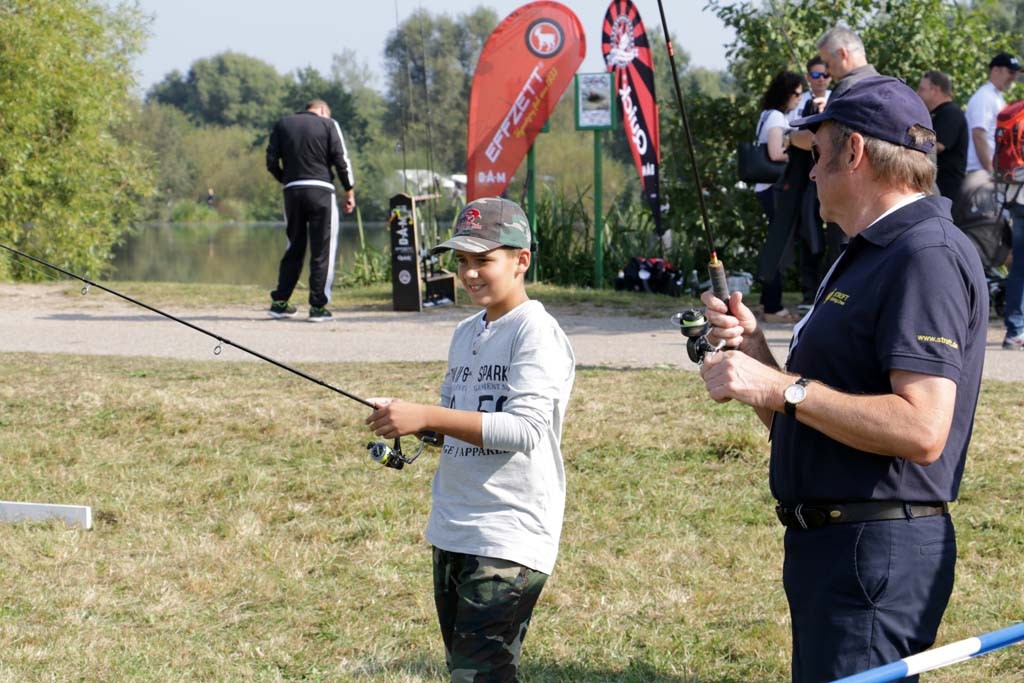 Testet das Tackle direkt am Wasser, bevor ihr Euch mit dem Kauf entscheidet. 