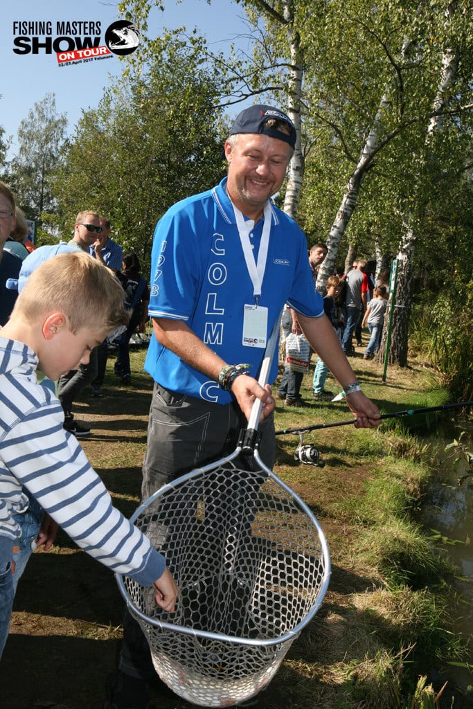 Auch das Forellenangeln wird auf der Fishing Masters Show auf Fehmarn eine wichtige Rolle spielen. Hier zu sehen Klaus Illmer, der in Gunzenhausen mit seinen Fängen bei jung und alt für Begeisterung sorgte.