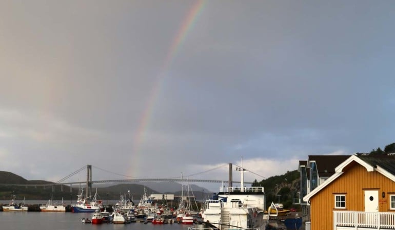 Regenbogen-Stimmung in Rørvik. Foto: D. Figge