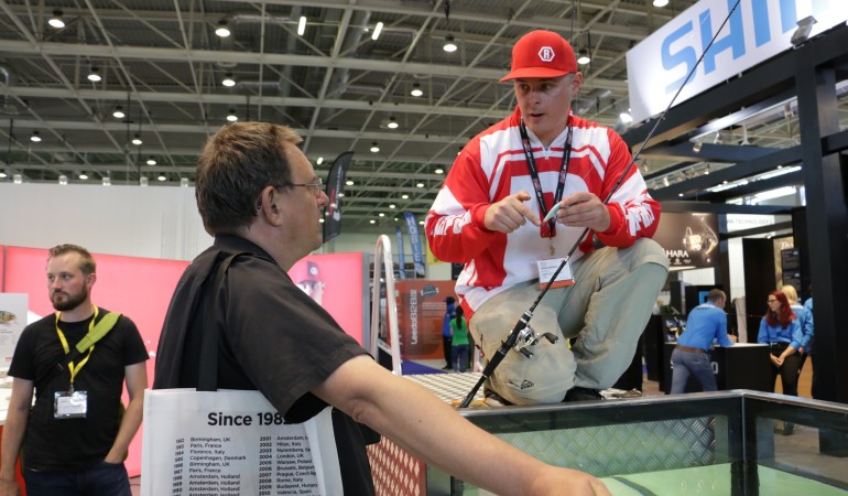 Am Stand von Rapala zeigte Mikko Seppänen die Aktion der X-Rap Twitching Mullet auf der EFTTEX 2017.