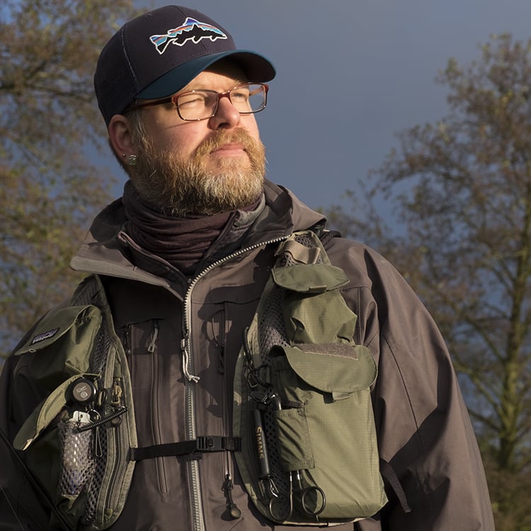 Biologe, Journalist, Autor, Axel Wessolowski, ist ein leidenschaftlicher Fliegenfischer und wie kaum ein anderer geeignet sein Wissen und seine Erfahrung weiterzugeben.