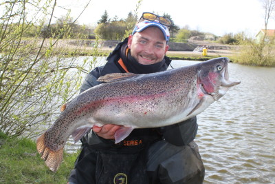 Großforellen wie dieser Fisch von 12 Pfund sollen auch beim Trout Cup 2018 wieder gefangen werden. Foto: TFT