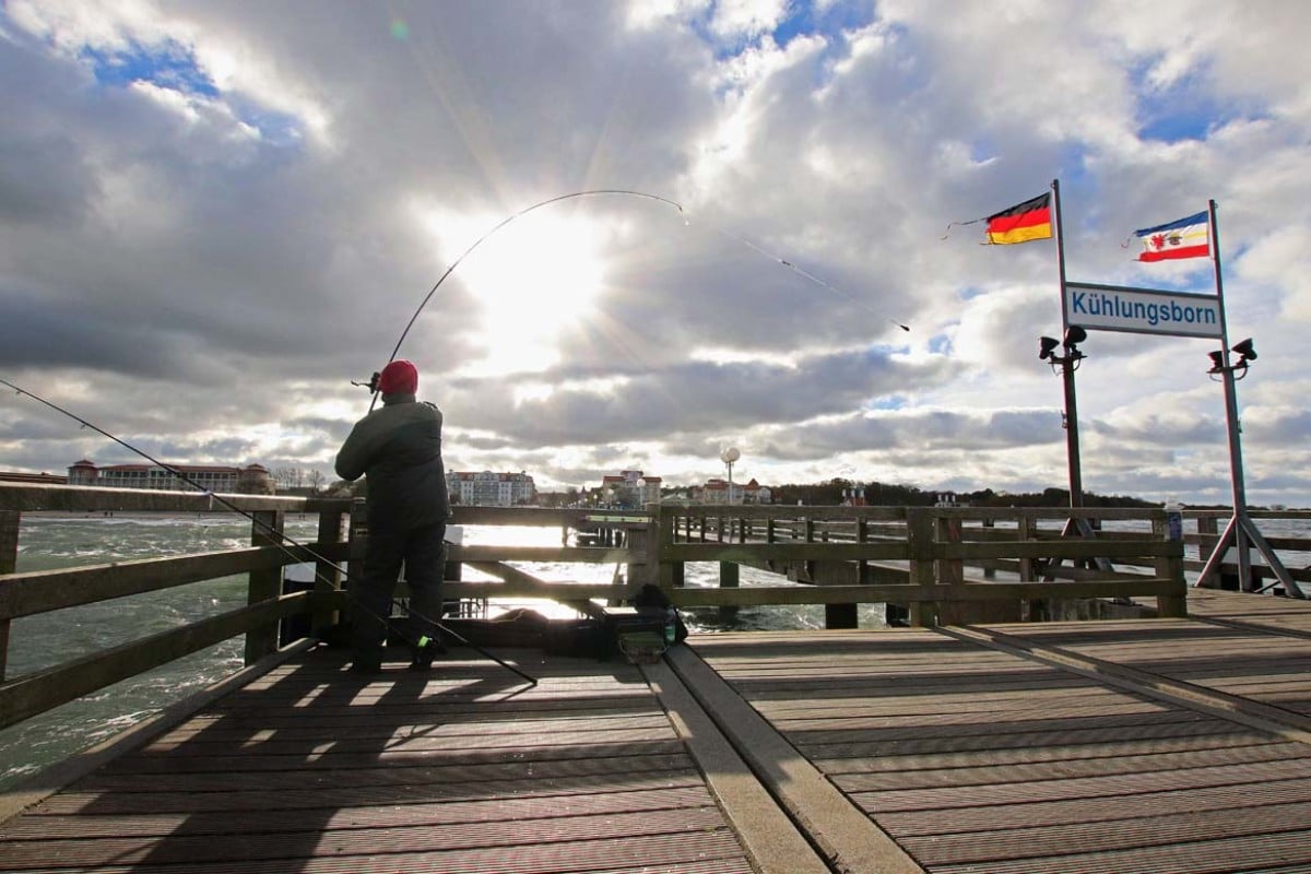 Beim Angeln von Seebrücken muss man nicht weit werfen, um die fängigen Rinnen zu erreichen. Bei wenig Wind ist Karpfen­gerät völlig ausreichend, um an die Spots zu kommen. Foto: BLINKER/F. Pippardt