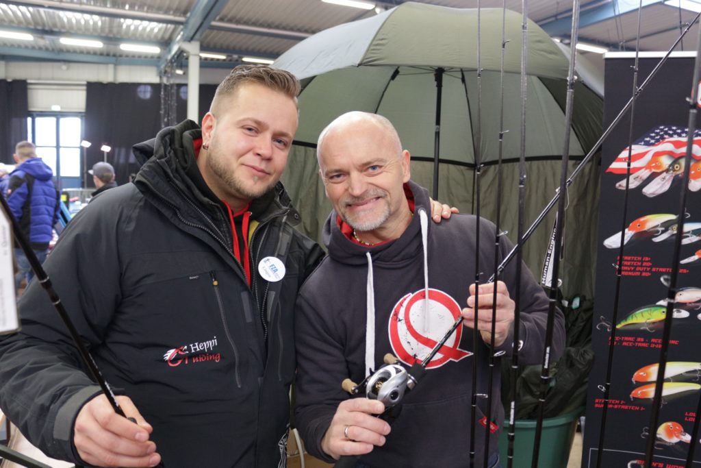 Am Stand von Johann Wessels stellte Dietmar Isaiasch seine neuen Vapor-Ruten vor. Foto: A. Pawlitzki