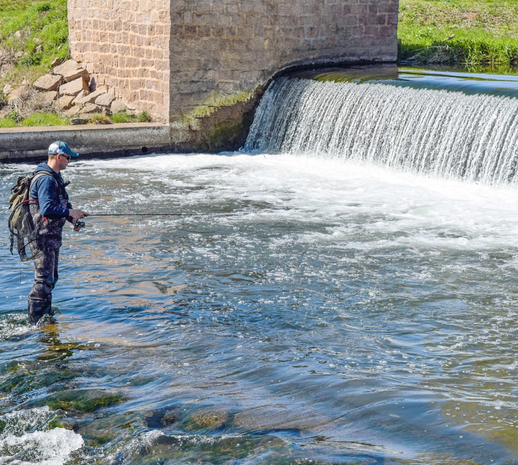 Das Rapfenangeln an Wehren ist sehr effektiv, das das Wasser aufgrund der starken Strömung sehr sauerstoffreich ist.