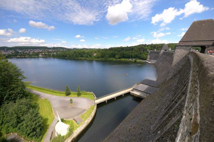 Das Angeln im Möhnesee ist sehr vielfältig, und es besteht immer die Chance auf einen großen Fisch.