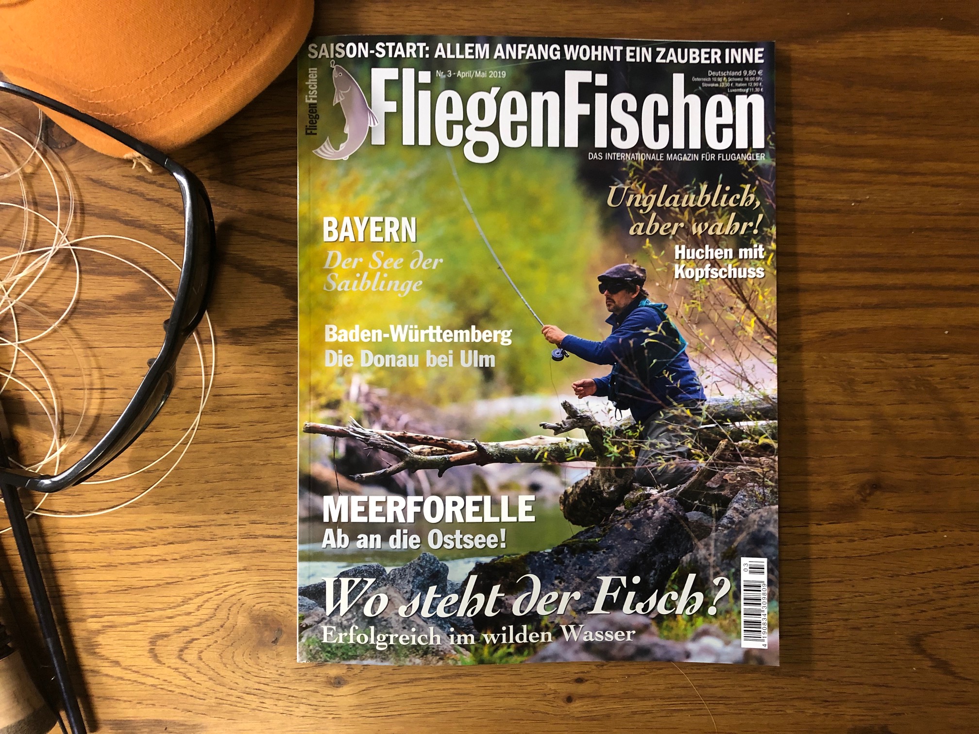 In FliegenFischen 3-19 lesen Sie mehr zum Thema Fliegenfischen im Wildwasser von Roman Moser und andere spannende Themen.