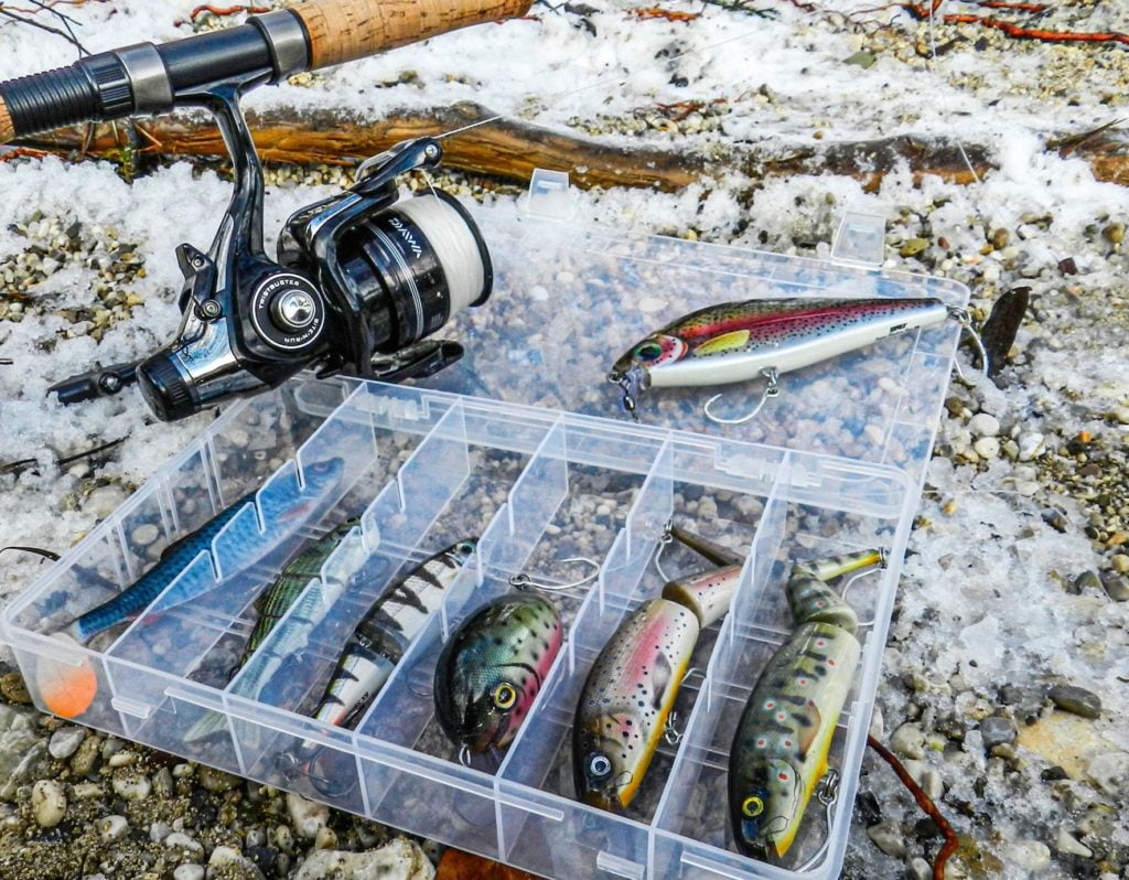 Beim Spinnfischen auf Huchen mit Wobbler und Gummischlauch kommen natürlich gefärbte Köder zum Einsatz. Diese müssen auch bei wenig Zug gut laufen, denn beim Spinnfischen auf Huchen werden Köder sehr langsam geführt.