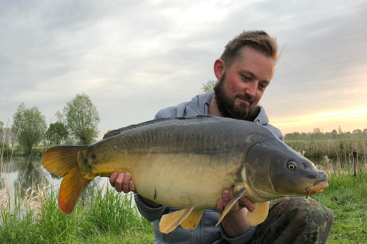 Angeln gehört bei uns einfach dazu. Unser Anzeigenleiter Steffen Staude-Panzer freut sich auf Deine Bewerbung! Foto: BLINKER