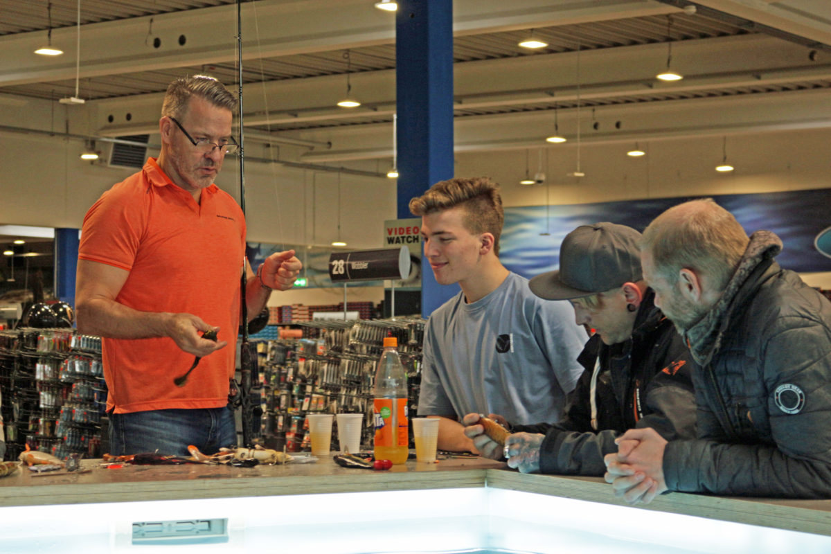 Der Meister-Köderentwickler Mads Grosell stand Besuchern mit Rat und Tat zur Seite und präsentierte seine neusten Innovationen. Foto: A. Pawlitzki