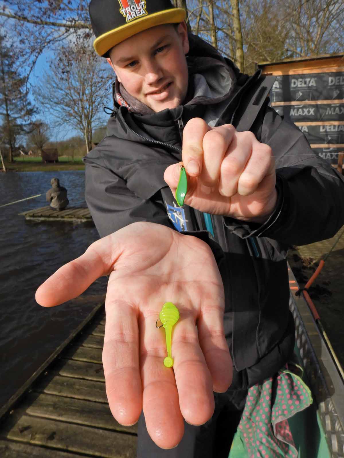 Das Köder-Duo aus Herakles Ammer- Spoon und Mini Softbait ist bereit zum Einsatz