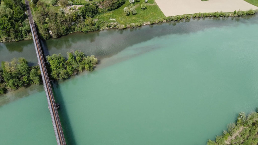 Neben Schmelzwasser und Regenschauern beeinflussen einige Zuflüsse den Wasserstand und die Trübung des Sees.