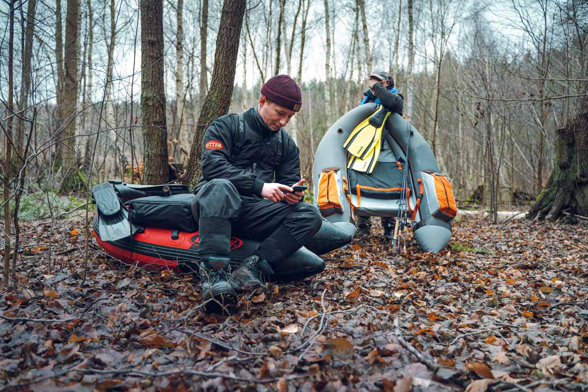 Kein Netz, kein Standort und keine Orientierung – der See hier ist ganz schön flach! Und hat ziemlich festen Boden. Der sah auf Google Maps aber anders aus … Foto: F. Pippardt