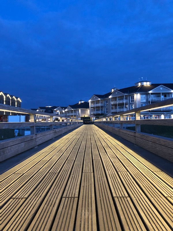 Angeln am Wochenende: Die Mole/Brücke in Heiligenhafen an der Ostsee