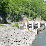 Durch den Nationalpark „Schlucht des Jiu-Flusses“ in Rumänien fließt einer der letzten unverbauten Flüsse der Südkarpaten. Das ändert sich nun: Im Nationalpark wird das Wasserkraftwerk Dumitra gebaut.