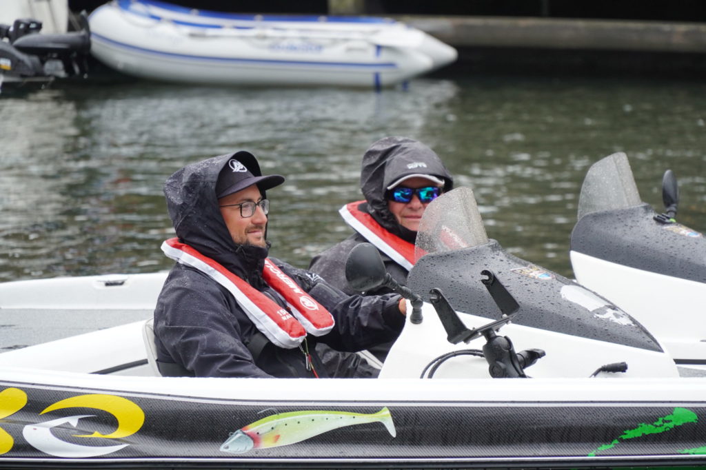 Bei teilweise regnerischem Wetter fuhr das Mercury Team die besten Stellen an. Foto: Tom Lloyd