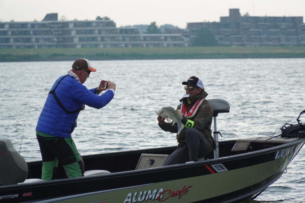 Für die Wertung musste jeder gefangene Fisch fotografiert werden. Foto: Tom Lloyd