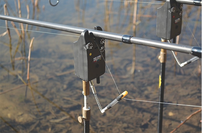 Leichte optische und sensibel einstellbare elektronische Bissanzeiger bilden eine gute Kombination zur Bisserkennung beim Angeln auf Graskarpfen. Foto: T. Talaga