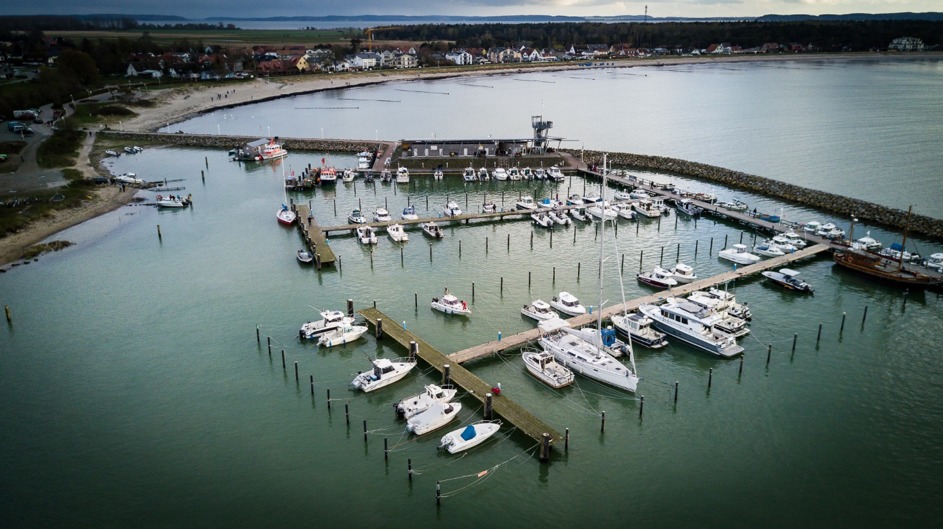 Angelboote im Hafen von Glowe auf Rügen. Die Angelfischerei ist ein wichtiger Sektor für Einkommen und Arbeitsplätze in den Küstengemeinden. Foto: DAFV, Olaf Lindner