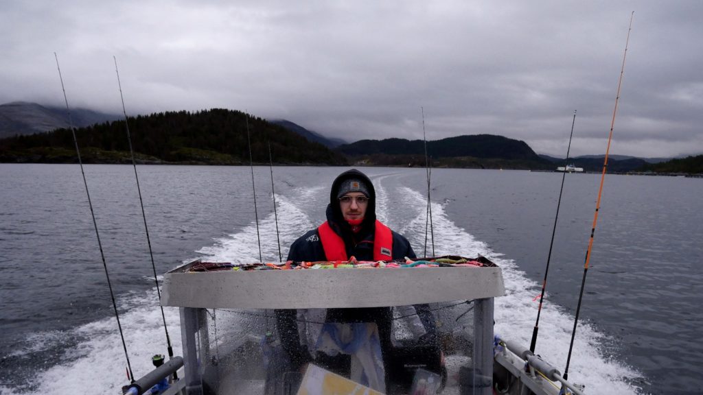 Dauerregen und düsterer Himmel machen nichts – wenn man in Norwegen ist und Wind sowie Fische dafür mitspielen. Foto: J. Radtke