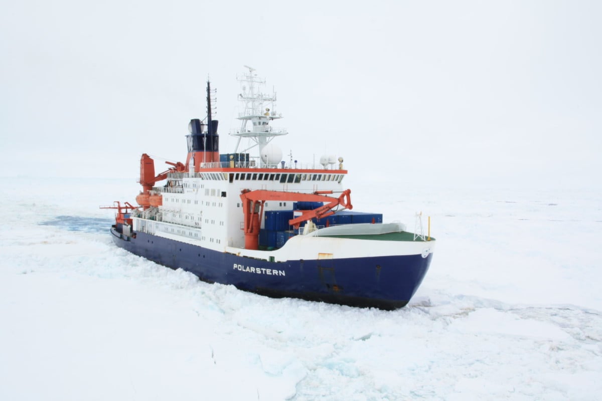 Expeditionsschiff "Polarstern" im antarktischen Eis.