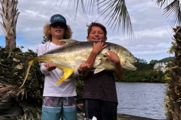 Nicholas Fano aus Florida fing eine Pferdemakrele von über 25 Kilo Gewicht. Der Fisch brachte ihm zwei Rekorde gleichzeitig ein. Foto: IGFA