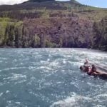 Angler retteten zwei Kajakfahrer am Kenai River vor dem Ertrinken. Foto: Codepak Campers (via YouTube)