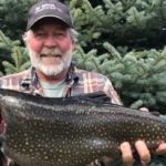 Tim Daniel fing einen kapitalen Bachsaibling, mit dem er einen Rekord brach, der seit 1947 bestand. Foto: Colorado Parks and Wildlife