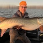 Der Angler Bill Swanson aus dem US-Bundesstaat New York fing beim Schleppen den größten Musky seines Lebens. Foto: Hogan’s Hut (via Facebook)