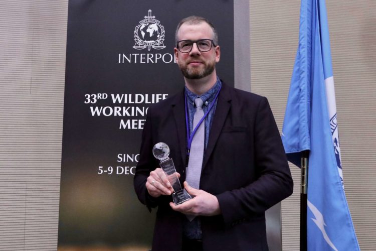 Florian Stein, Mitarbeiter des DAFV, forscht seit Jahren zum Aal-Schmuggel. Dafür erhielt er nun einen Award von Interpol. Foto: DAFV