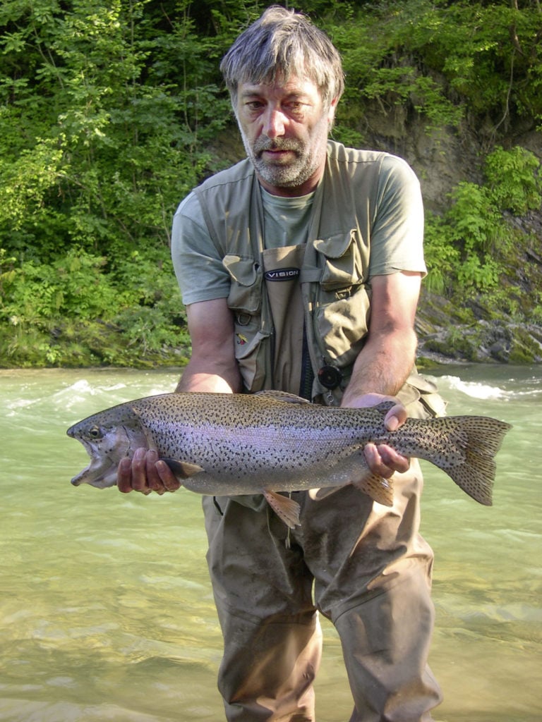 Eine kapitale Regenbogenforelle aus der Savinja. Fische dieser Größe bevölkern das Gewässer in großer Zahl. Foto: D. Henkes