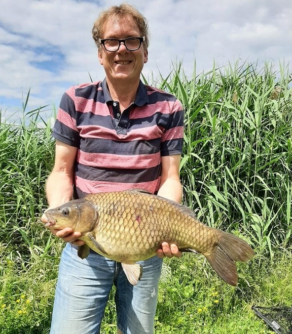 Der Kreuzkarpfen von Henk Bretveld maß 58 cm. Foto: H. Bretveld