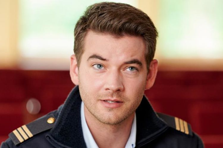 Schauspieler Max König als Polizist Jakob Frings in WaPo Bodensee. Foto: ARD / Laurent Trümper