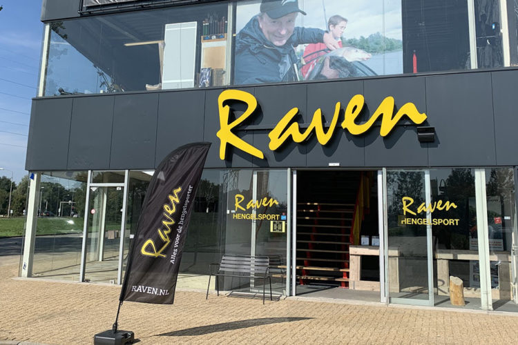 Der Angelgeräte-Fachmarkt Raven Hengelsport wird seine Filialen bald vielleicht vollständig schließen müssen. Foto: Raven Hengelsport