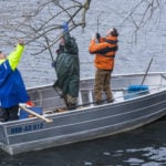 Aufräumarbeiten an der Alten Fahrt in Potsdam. Am Hegetag waren in ganz Brandenburg Angler unterwegs, um die Gewässer sauber zu halten. Foto: Marcel Weichenhan / LAVB