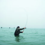 Jedes Jahr fahren zahlreiche Angler an die Küste, um in der Ostsee auf Meerforelle und Plattfisch zu angeln. Foto: Frank Schlichting