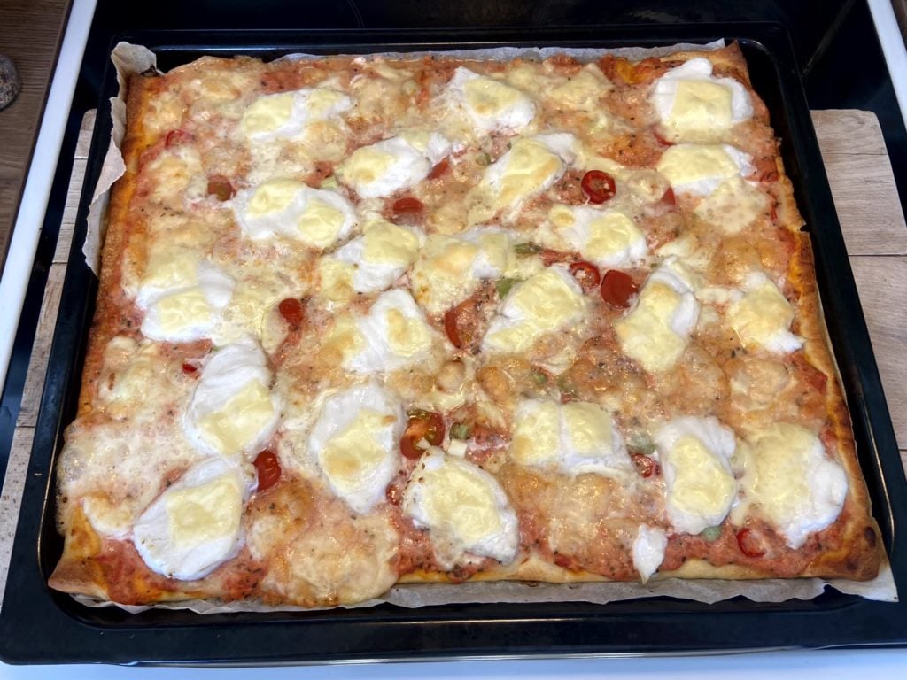 Einfach, schnell, lecker: Leng-Pizza gelingt selbst ungeübten Köchen ohne Probleme. Foto: Rainer Korn