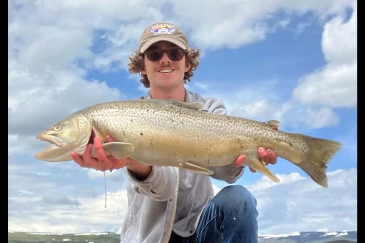 Owen Schaad stellte mit seiner Tigerforelle einen neuen Rekord in Wyoming auf. Der Fisch wog 5,4 kg.