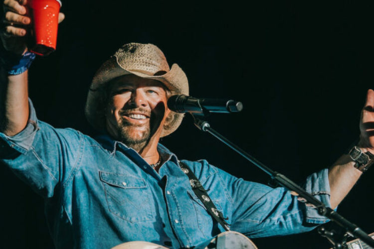 US-Sänger Toby Keith sorgte mit seiner Übernahme von Luck E Strike für Furore. Er verpasste der Firma für Angelgerät ein patriotisches Branding.