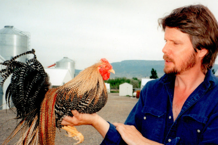 Tom Whiting mit Hahn in der Hand