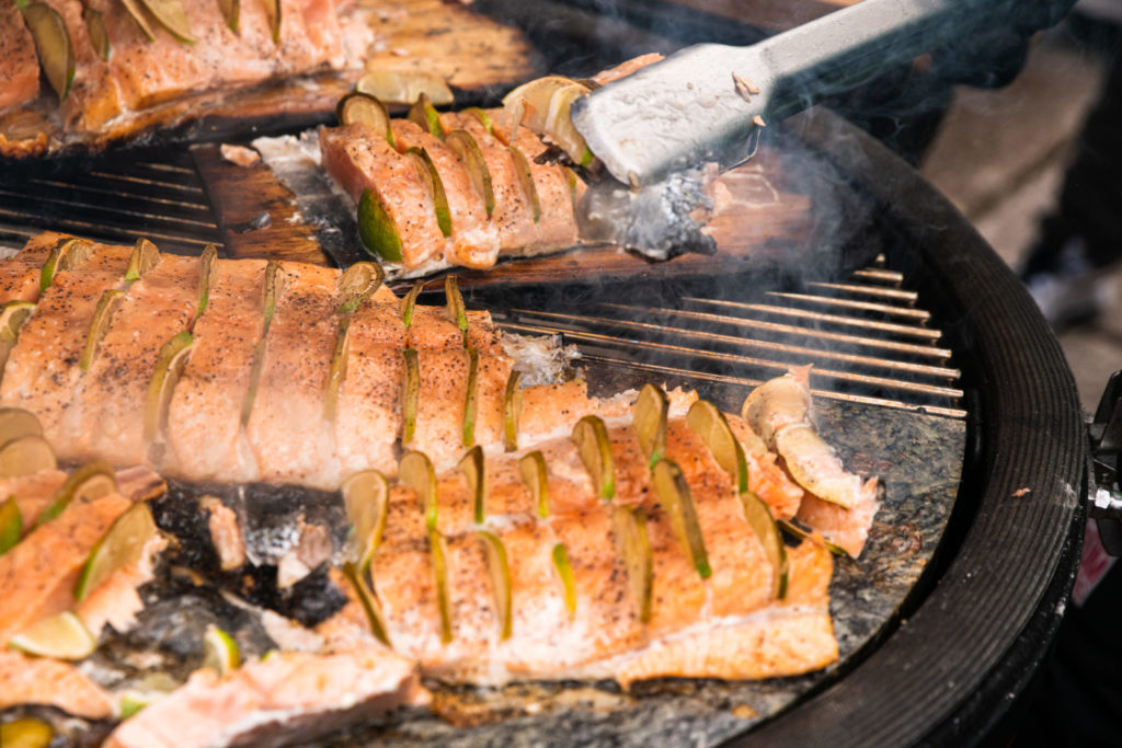 Für gutes Essen ist gesorgt: Fisch und auch Wild werden direkt auf dem Gelände zubereitet.