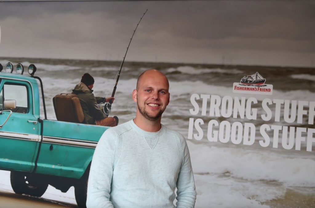 „Welcher Haushalt in den Niederlanden hat keine Angelrute im Schuppen?“ Brand Manager Jeroen Jeroense sieht viele Gemeinsamkeiten zwischen Fisherman’s Friend und dem Angeln.