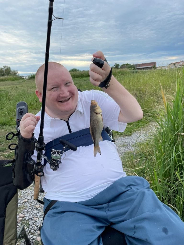 Dieser 20 cm lange Giebel war einer der ersten Fische, die Philipp nach vielen Jahren fangen konnte.