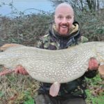 Lloyd Watson fing diesen Riesenhecht im Chew Valley Lake, südlich von Bristol. Der Fisch ist ein neuer Rekord!