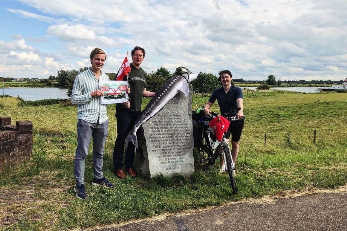 Gruppenbild mit Stör-Stofftier